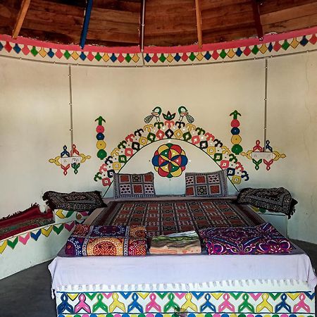 White Land Villagestay Dhordo 외부 사진