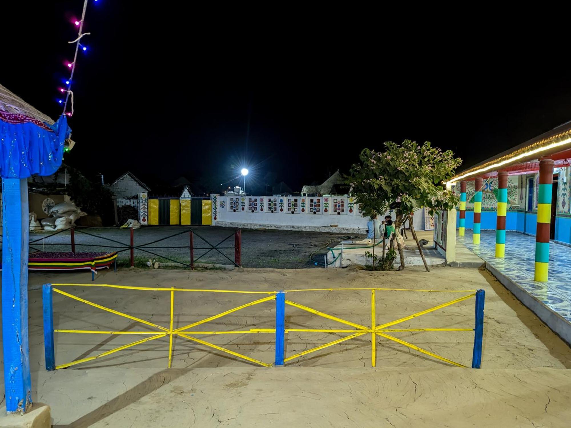 White Land Villagestay Dhordo 외부 사진