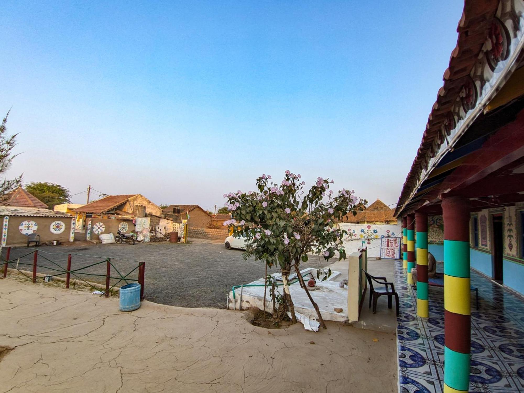 White Land Villagestay Dhordo 외부 사진