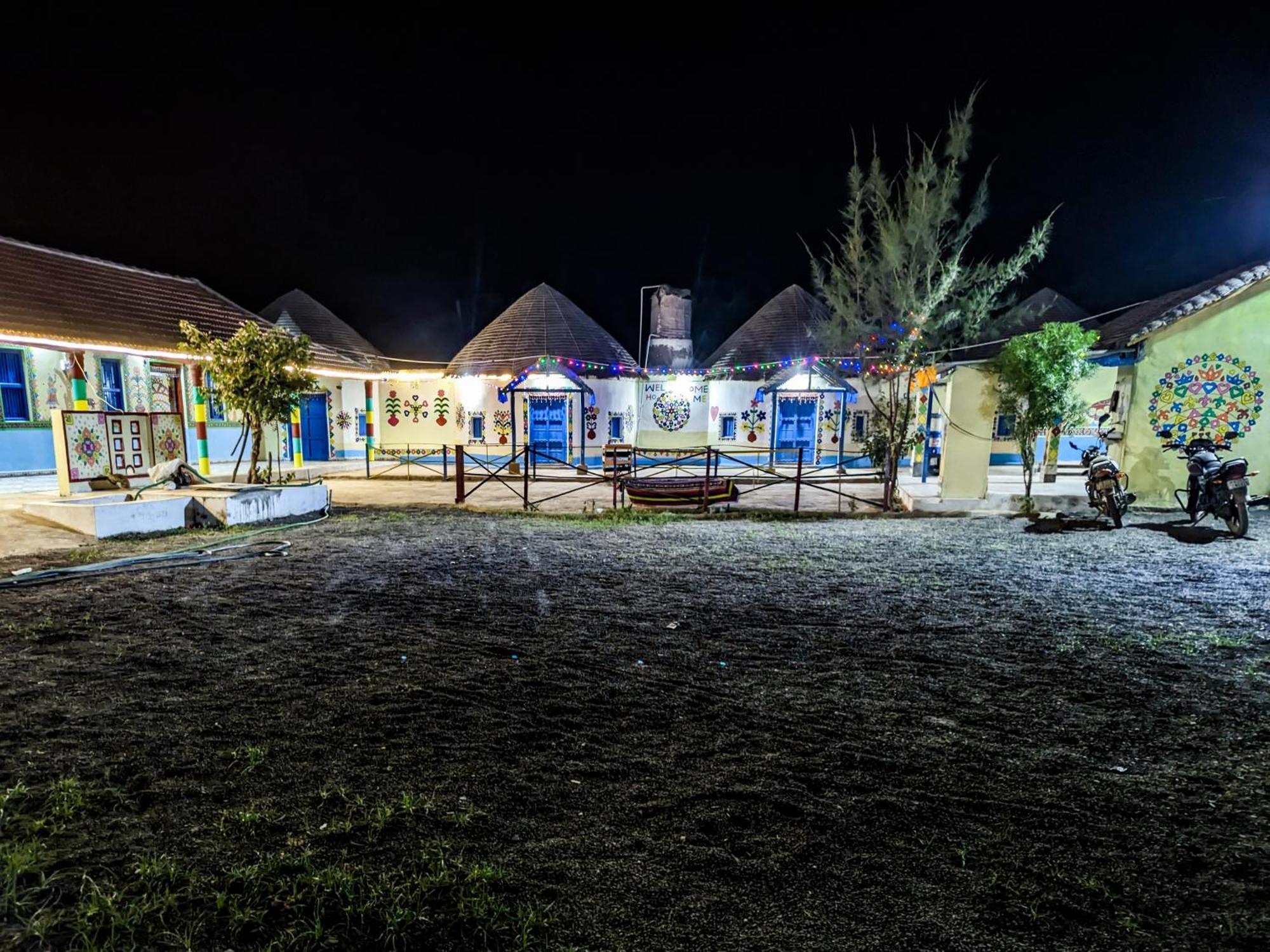 White Land Villagestay Dhordo 외부 사진