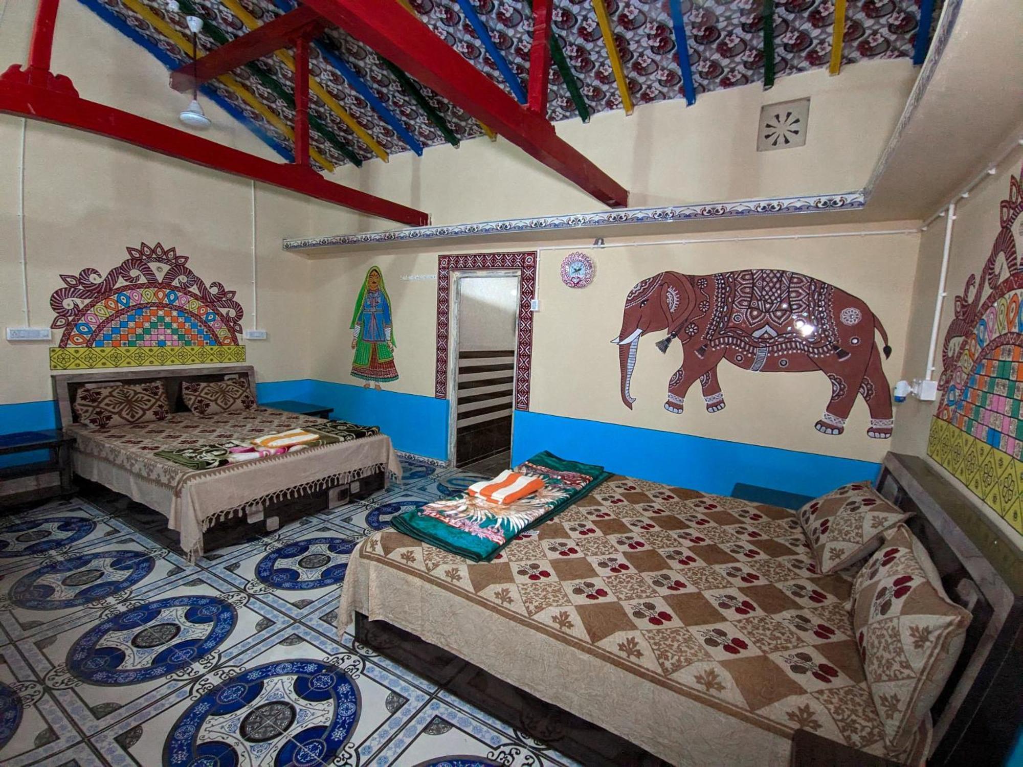 White Land Villagestay Dhordo 외부 사진